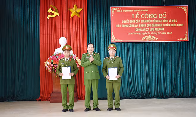 Công bố các Quyết định của Giám đốc Công an tỉnh về việc điều động CBCS Công an chính quy đảm nhiệm chức danh Trưởng Công an xã, Phó Trưởng công an xã tại các xã Gia Vân, xã Gia Lạc (huyện Gia Viễn), xã Yên Thắng (huyện Yên Mô) và xã Lưu Phương (huyện Kim Sơn)
