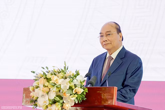 Thủ tướng Nguyễn Xuân Phúc phát biểu tại lễ khai trương Cổng Dịch vụ công Quốc gia - Ảnh: VGP/Quang Hiếu