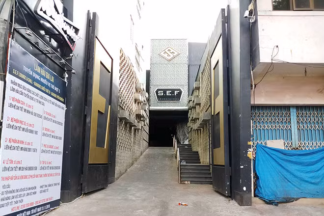 Công an đột kích bar S.E.F Lounge & Chill phát hiện 57/136 nam, nữ thanh niên dương tính với ma túy