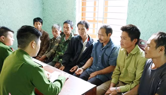 Các đối tượng tại cơ quan điều tra.