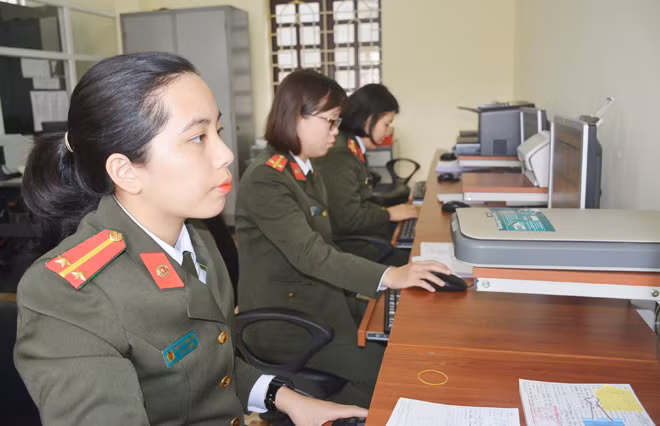 Hội phụ nữ Phòng Hồ sơ nghiệp vụ Công an tỉnh Quảng Ninh đã đề xuất đơn vị ứng dụng nhiều phần mềm hiện đại, phục vụ công tác tra cứu hồ sơ.
