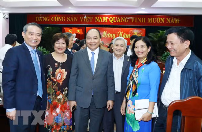 Thủ tướng Nguyễn Xuân Phúc và các đại biểu tại buổi gặp mặt. (Ảnh: Thống Nhất/TTXVN)