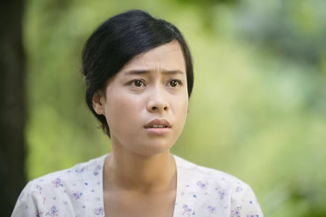 Diễn viên Lê Chi Na đóng vai chính Ngọc trong phim “Sống gượng”. Diễn viên Lê Chi Na đóng vai chính Ngọc trong phim “Sống gượng”.