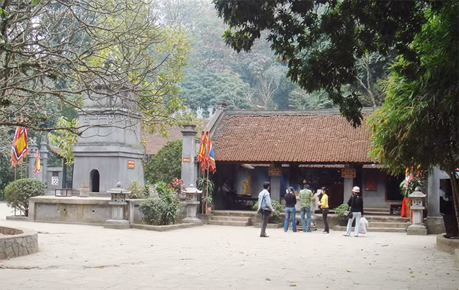 Đền Hạ trong Khu di tích Đền Hùng.