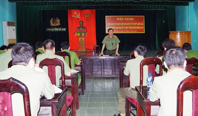 Đại tá Phạm Hoài Nam – Phó Giám đốc, Thủ trưởng cơ quan An ninh điều tra Công an tỉnh phát biểu chỉ đạo tại Hội nghị.