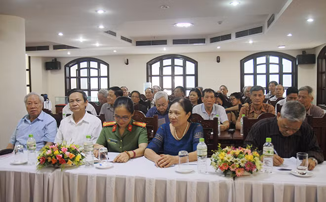 Các đại biểu dự Hội nghị sơ kết