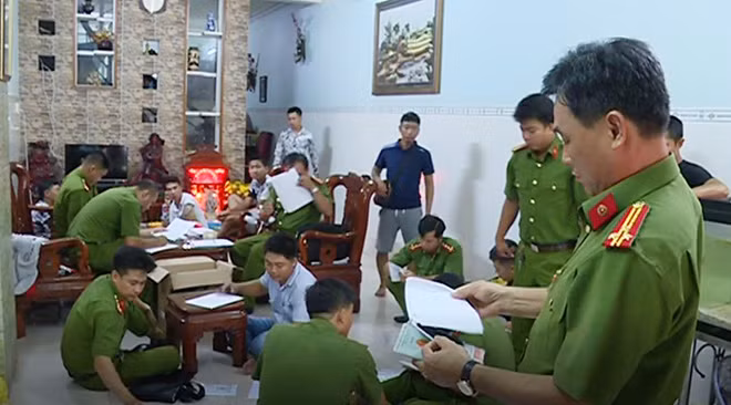 Công an tỉnh Tiền Giang kiểm tra, triệt xóa tụ điểm hoạt động cho vay “tín dụng đen”.