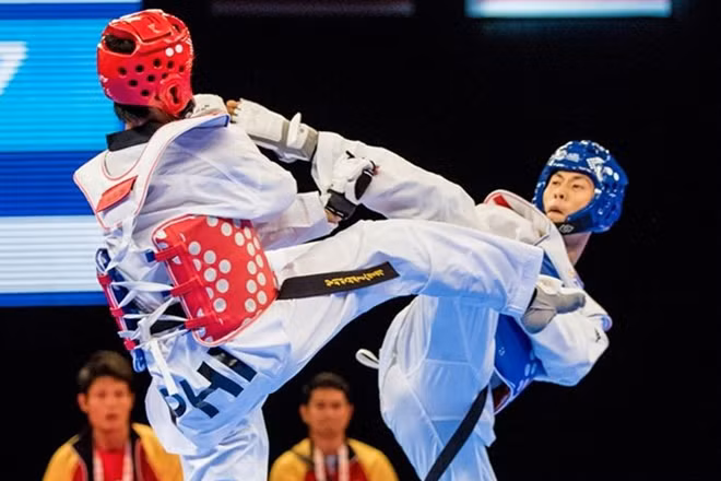 Nguyễn Văn Duy(giáp xanh) là người đem về chiếc huy chương vàng cuối cùng tại môn Teakwondo hạng 58 kg trong ngày hôm qua. Ảnh: SEA Games2015.