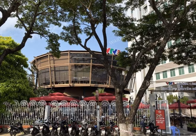 Công trình nằm ở vị trí VIP giữa trung tâm Đà Nẵng đã bị UBND quận Hải Châu xử phạt hành chính 40 triệu đồng do xây dựng không phép.