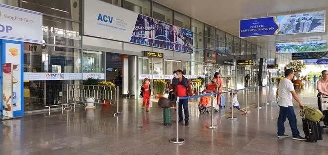 Đà Nẵng tăng cường công tác kiểm soát tại các cửa khẩu, cảng biển, cảng hàng không để phát hiện ngăn chặn ngay những trường hợp hành khách có dấu hiệu như tăng thân nhiệt, ho, sổ mũi … nhập cảnh.