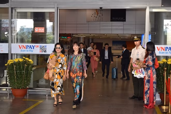 Sáng ngày 25-1 (Mùng 1 Tết Canh tý) TP Đà Nẵng đã chào đón chuyến bay đưa những du khách xông đất trong năm Canh Tý 2020.