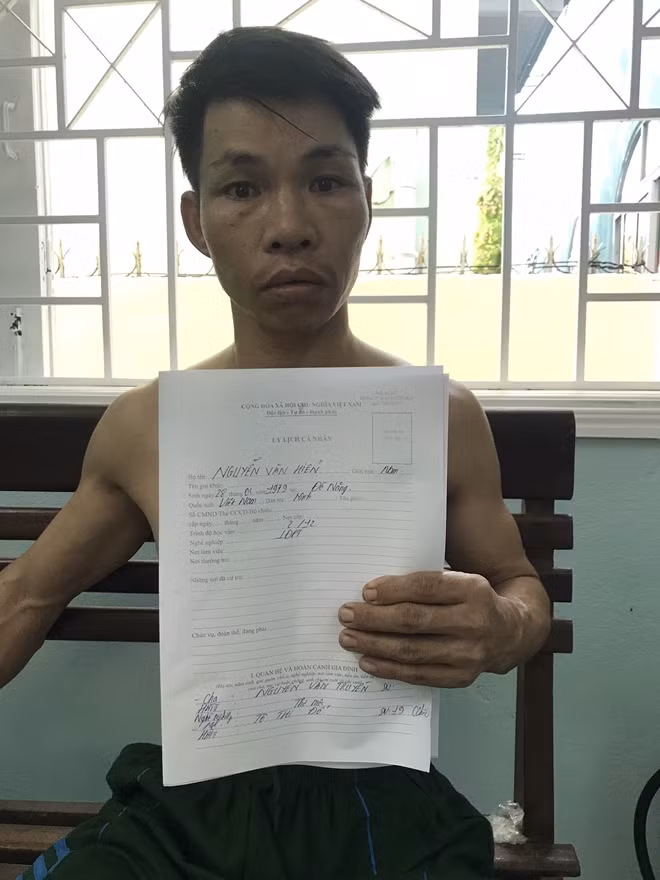 Đối tượng Nguyễn Văn Hiến và tang vật.