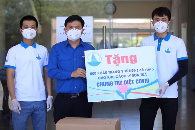 Các đơn vị, doanh nghiệp tham gia hỗ trợ trang thiết bị, vật tư y tế để cùng chi sẻ khó khăn với người dân Đà Nẵng.