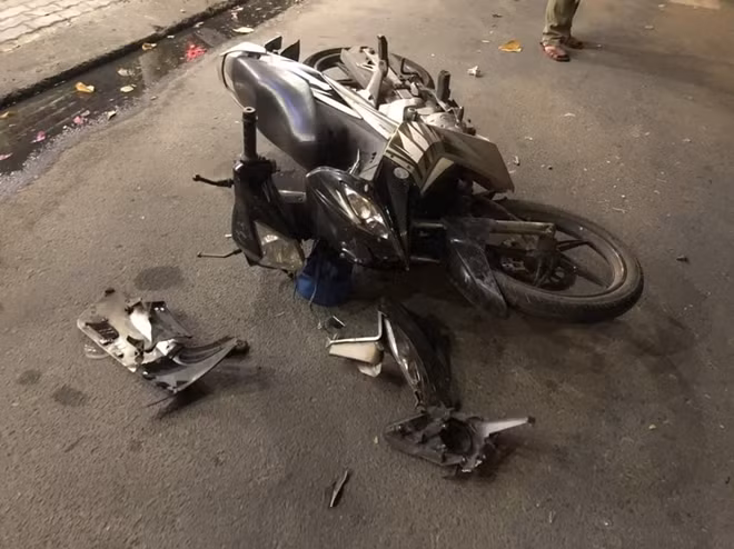 Tài xế điều khiển xe ô tô BKS: 43A-276… uống rượu bia “né” kiểm tra nồng độ cồn lại tự gây TNGT cho mình và người đi đường vào tối ngày 3/3.