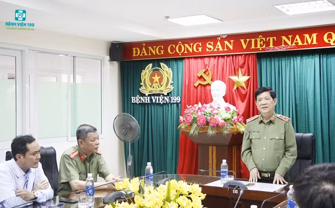 Thứ trưởng Nguyễn Văn Sơn kiểm tra công tác tại BV 199.