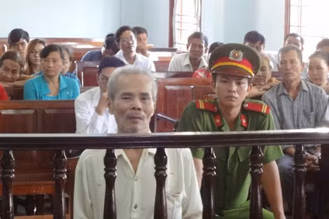 Lý Á Đức tại phiên tòa.