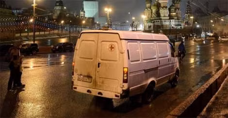 Xác ông Nemtsov được chuyển về trung tâm Moskva phục vụ công tác khám nghiệm. (Ảnh: Sputnik)