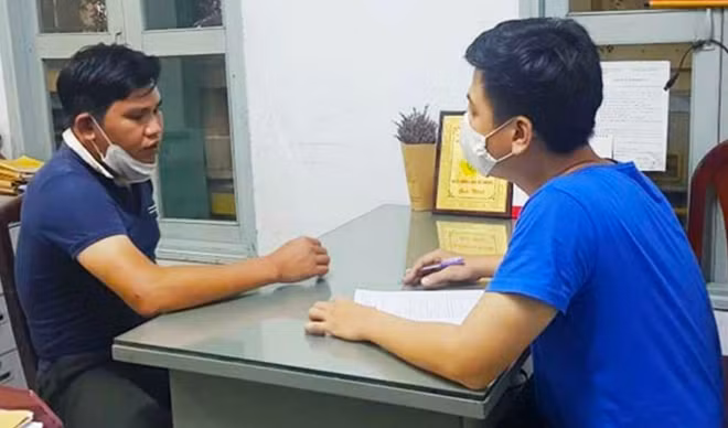 Công an quận 11 lấy lời khai của Thái.