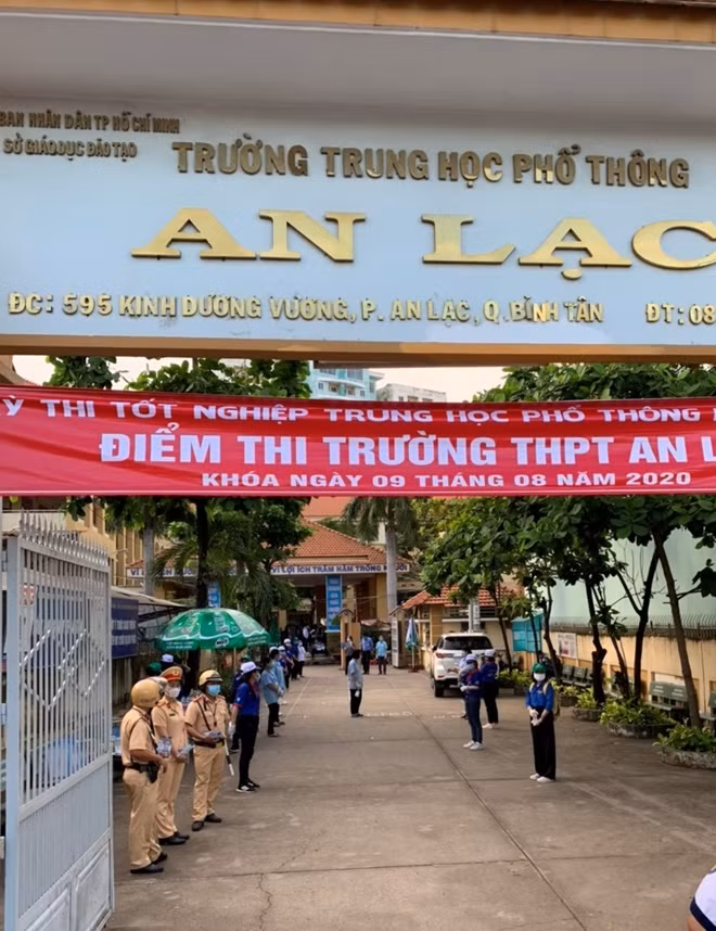 21 điểm thi đều có mặt các tổ CSGT làm nhiệm vụ, đảm bảo cho thí sinh một kỳ thi an toàn trong thời điểm dịch COVID-19 diễn biến phức tạp