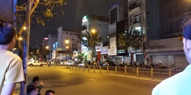 Đến 21h30' hiện trường vẫn được phong tỏa
