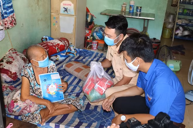 San sẻ yêu thương, mong những người lao động vượt qua gia đoạn khó khăn