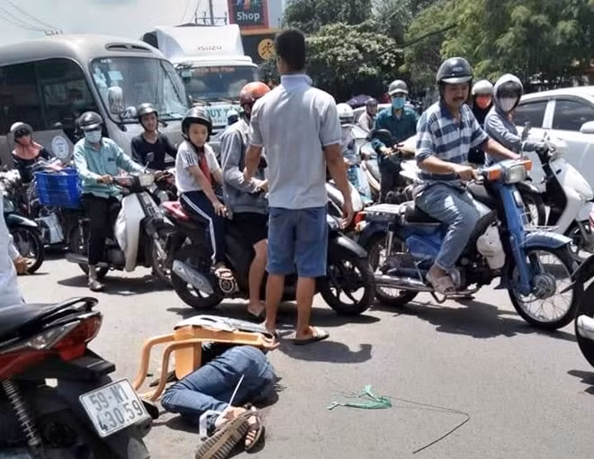 Nghi can đâm 3 người bị khống chế