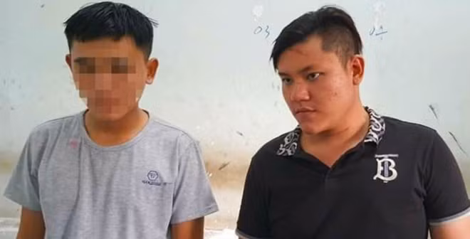 Duy và Tấn tại cơ quan điều tra.