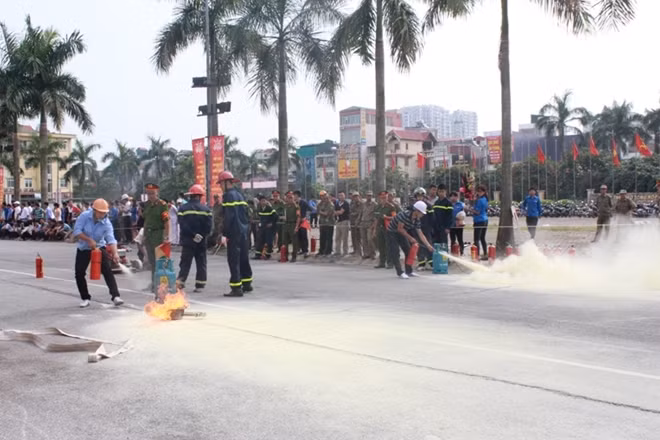 Việc sử dụng bình gas để vận động viên chữa cháy lần đầu tiên đưa vào Hội thao