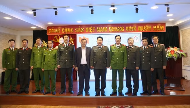 Thứ trưởng Bùi Văn Thành và các đại biểu tại Hội nghị