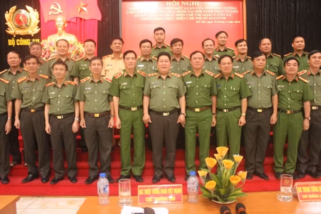 Thứ trưởng Bùi Văn Thành và các đại biểu tại Hội nghị