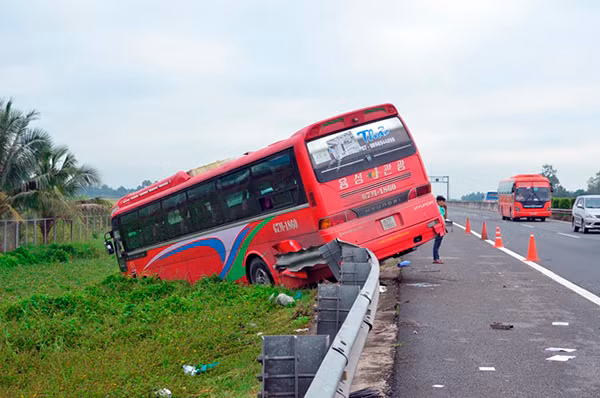 Hiện trường vụ tông xe liên hoàn trên cao tốc