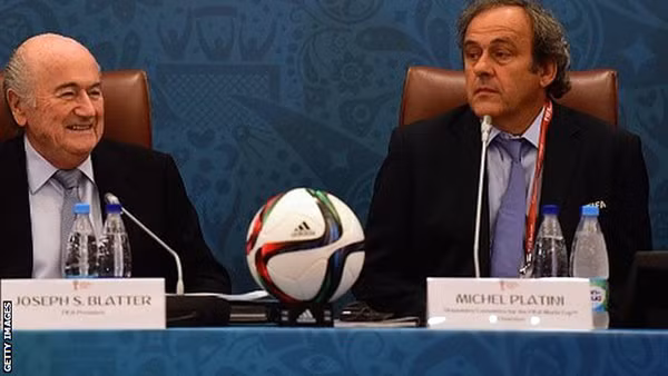 Cả Chủ tịch FIFA Sepp Blatter lẫn Chủ tịch UEFA Michel Platini đều bị Uỷ ban đạo đức FIFA điều tra. Ảnh: Getty Imagine.