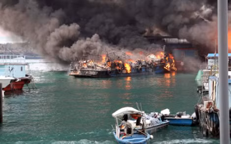 Hiện trường vụ cháy. Ảnh: SCMP, Weibo, AFP.