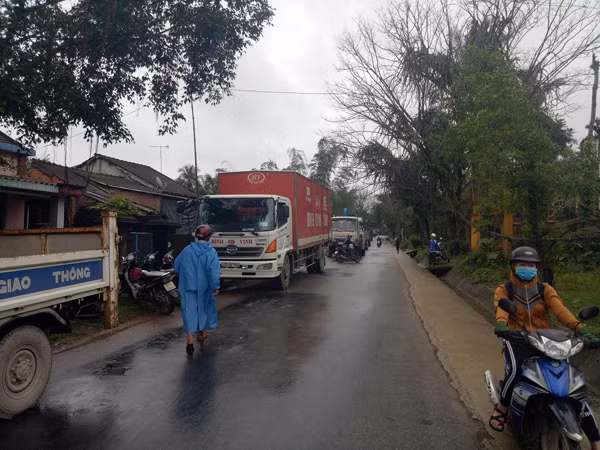 Vụ tai nạn khién giao thông bị ùn tắt nghiêm trọng.