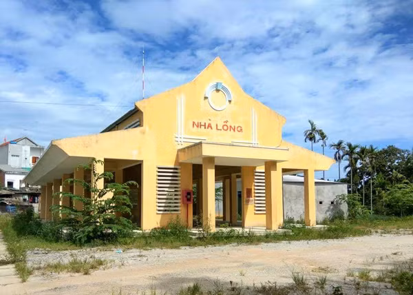 Chợ Nghĩa Phương xây xong bỏ hoang gần một năm nay.