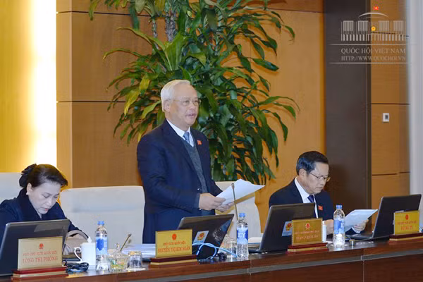 Phó Chủ tịch Quốc hội Uông Chu Lưu chủ trì phiên họp.