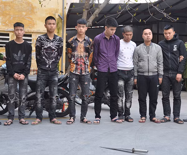 Các đối tượng tại cơ quan Công an.