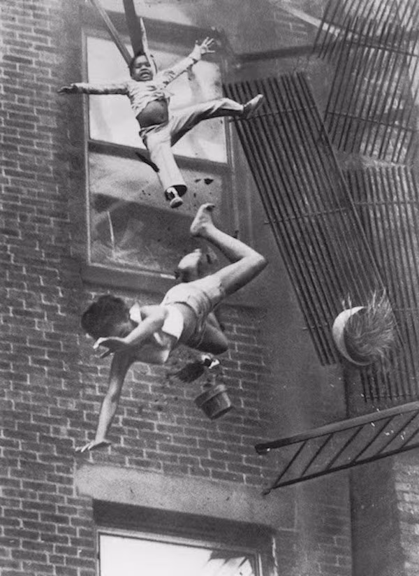 Bức ảnh “Hoả hoạn phố Marlborough” (Fire on Marlborough Street) đoạt giải Pulitzer năm 1976 (Ảnh: Stanley Forman)