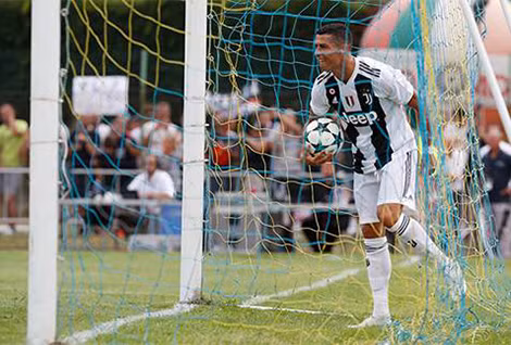 Dù chưa sút thủng lưới đối thủ nào tại Serie A nhưng Ronaldo đã có những “bàn thắng về kinh tế” đáng kinh ngạc.