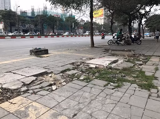 Sẽ xem xét xử lý việc “đá lát vỉa hè vừa làm xong đã hỏng”