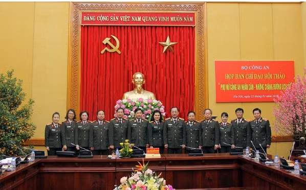 Thứ trưởng Nguyễn Văn Thành với các đại biểu tại Hội thảo phụ nữ CAND.