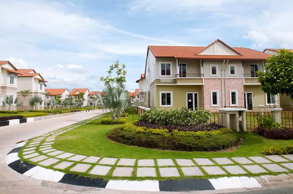Thuế suất nhà ở là 0,4%.