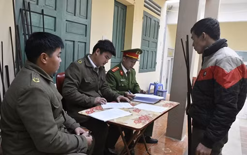 Tuyên truyền, vận động nhân dân giao nộp súng tự chế