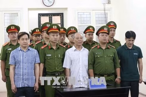 Bị cáo Phan Văn Anh Vũ bị tuyên phạt 9 năm tù. Ảnh TTXVN