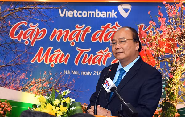 Đồng chí Nguyễn Xuân Phúc - Uỷ viên Bộ Chính trị, Thủ tướng Chính phủ phát biểu chúc Tết tập thể lãnh đạo và cán bộ nhân viên Vietcombank