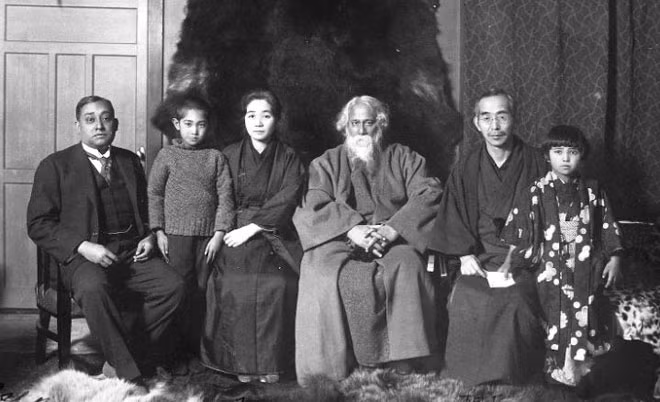 Rash Behari Bose chụp ảnh cùng nhà thơ Rabindranath Tagore.