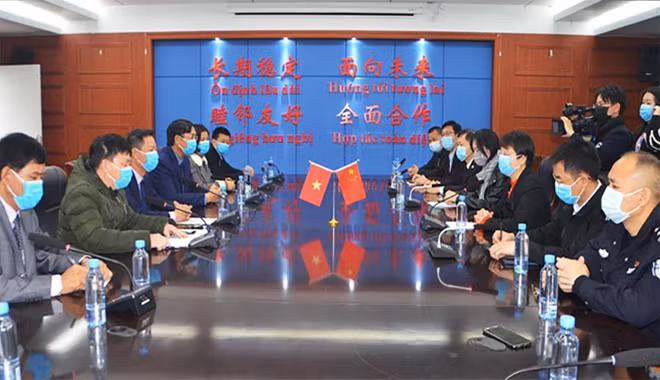 Buổi Hội đàm giữa TP Móng Cái và TP Đông Hưng (Trung Quốc).