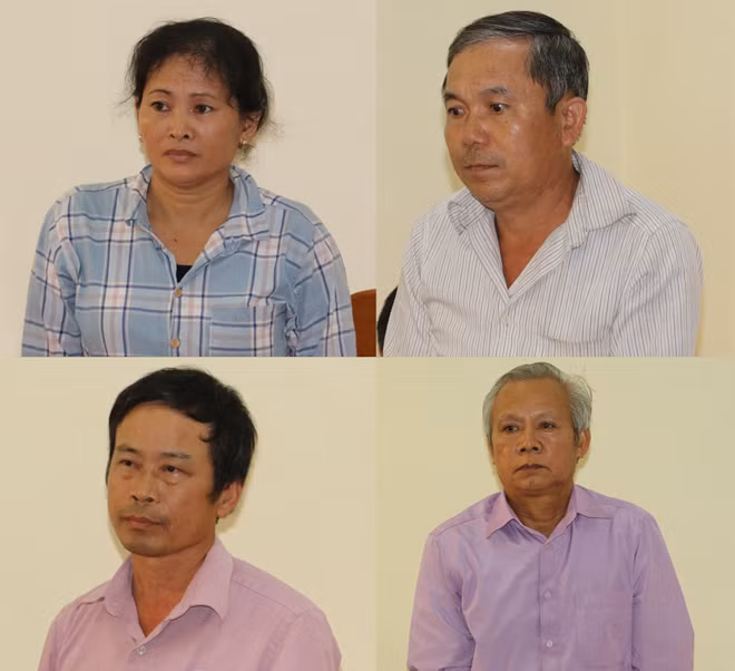 Các bị can nguyên là cán bộ thôn 2/9 bị khởi tố về. Các bị can nguyên là cán bộ thôn 2/9 bị khởi tố về.