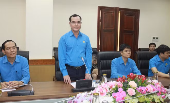 Đồng chí Nguyễn Đình Khang phát biểu tại buổi lễ.