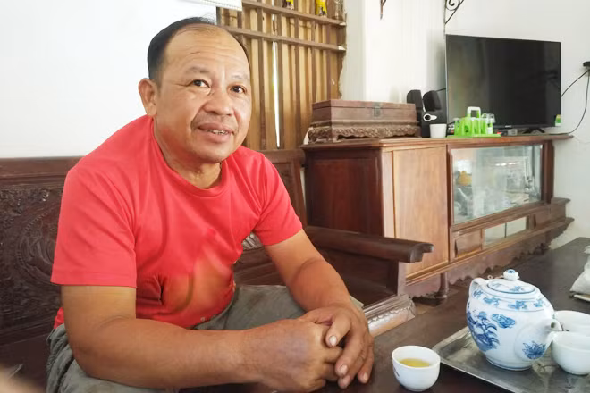 Ông Chẻm Lưu, hậu duệ của vị Thành hoàng sống. Ông Chẻm Lưu, hậu duệ của vị Thành hoàng sống.